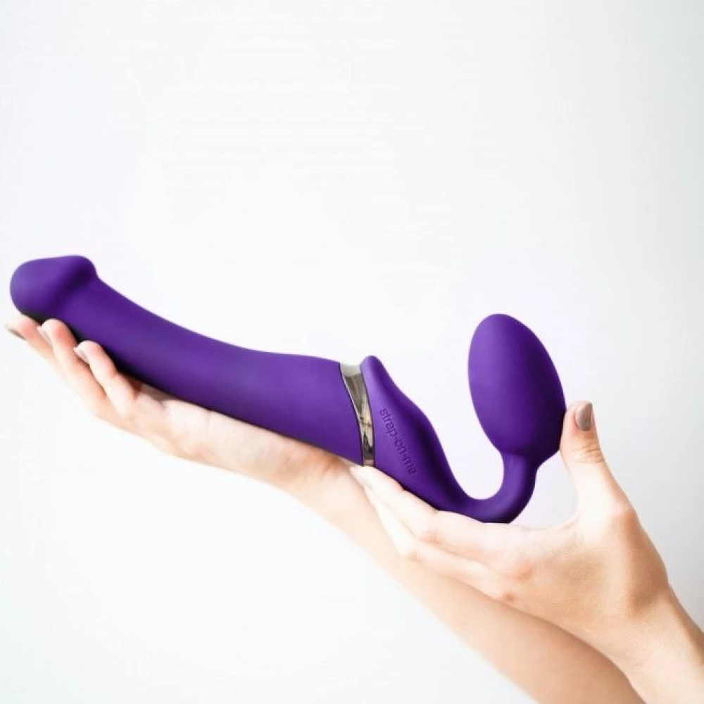 Безременный страпон с вибрацией Strap-On-Me Vibrating Violet M, диаметр 3,3 см, пульт ДУ, регулируемый